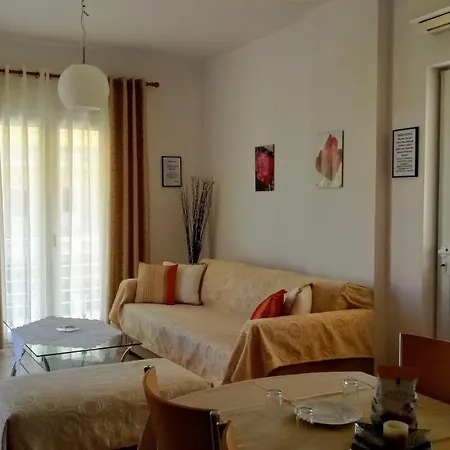 Cozy New Nea Chora Apartment *