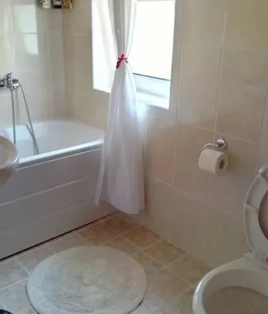 Cozy New Nea Chora Apartment *