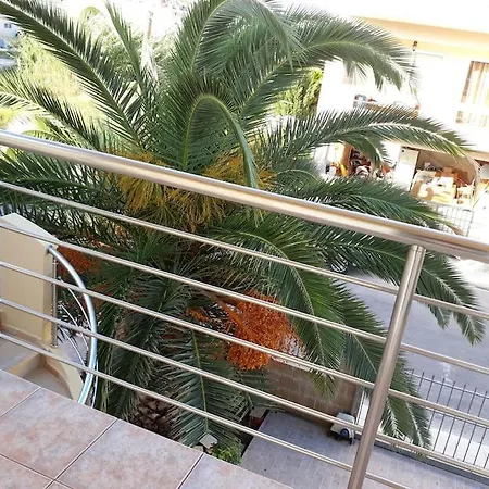 Cozy New Nea Chora Apartment *